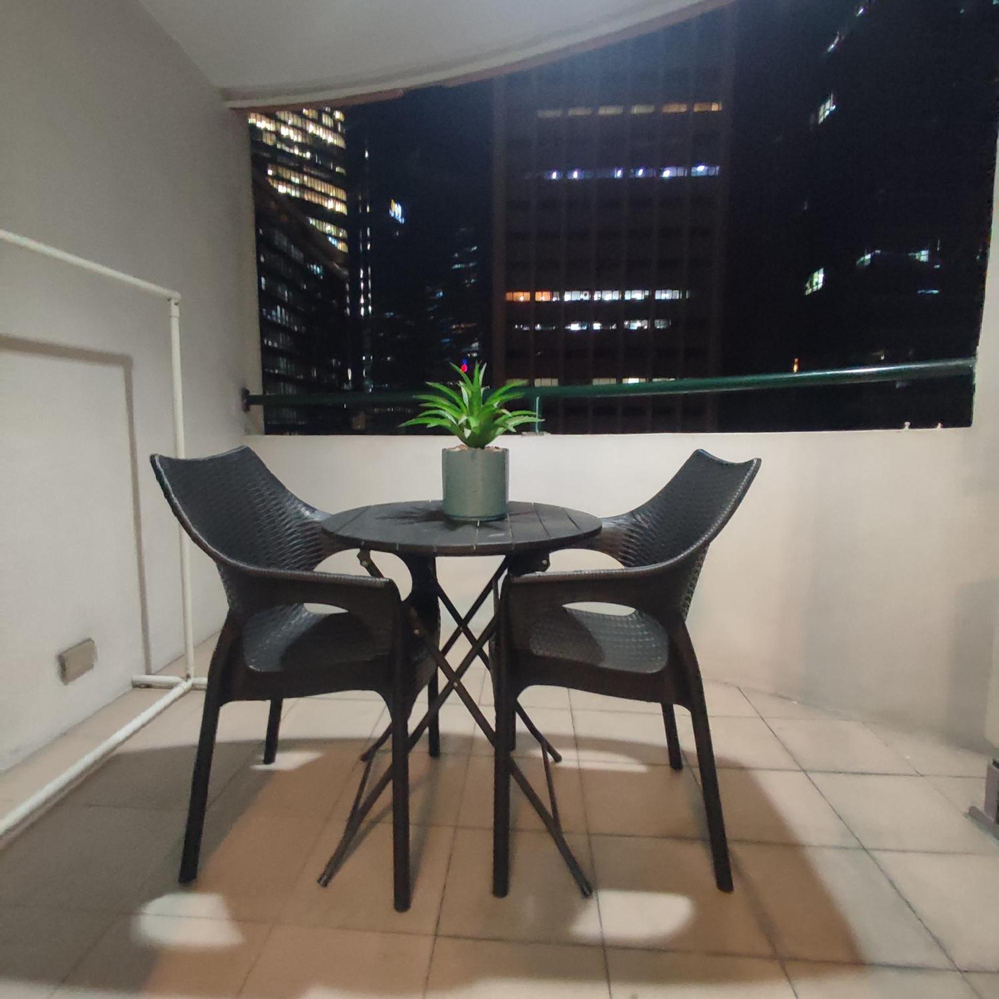 Luxury Spacious 2Br In Salcedo Village Manila Exterior photo