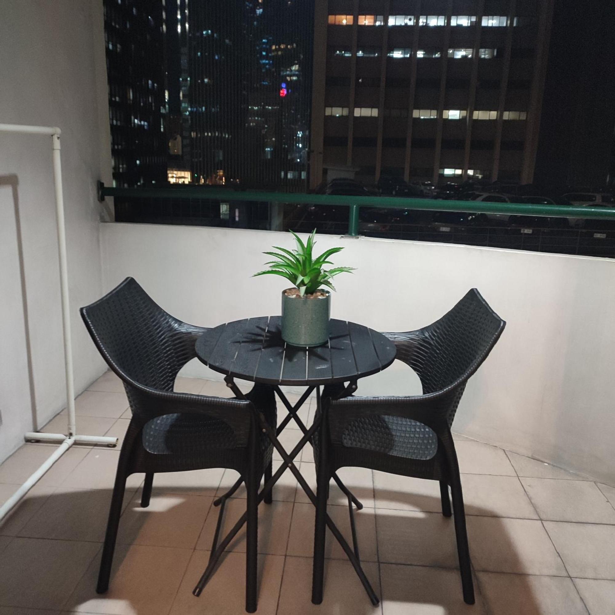 Luxury Spacious 2Br In Salcedo Village Manila Exterior photo